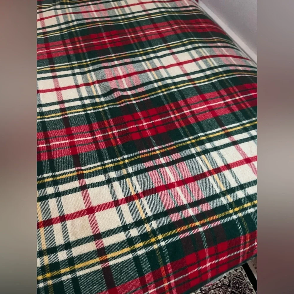 L.L. Bean beautiful Wool Red, Green and Cream Tartan Throw